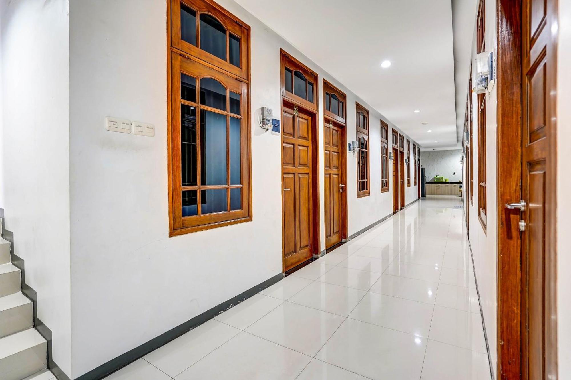 Oyo 90891 Parang Kusumo Residence Krembangan Ngoại thất bức ảnh