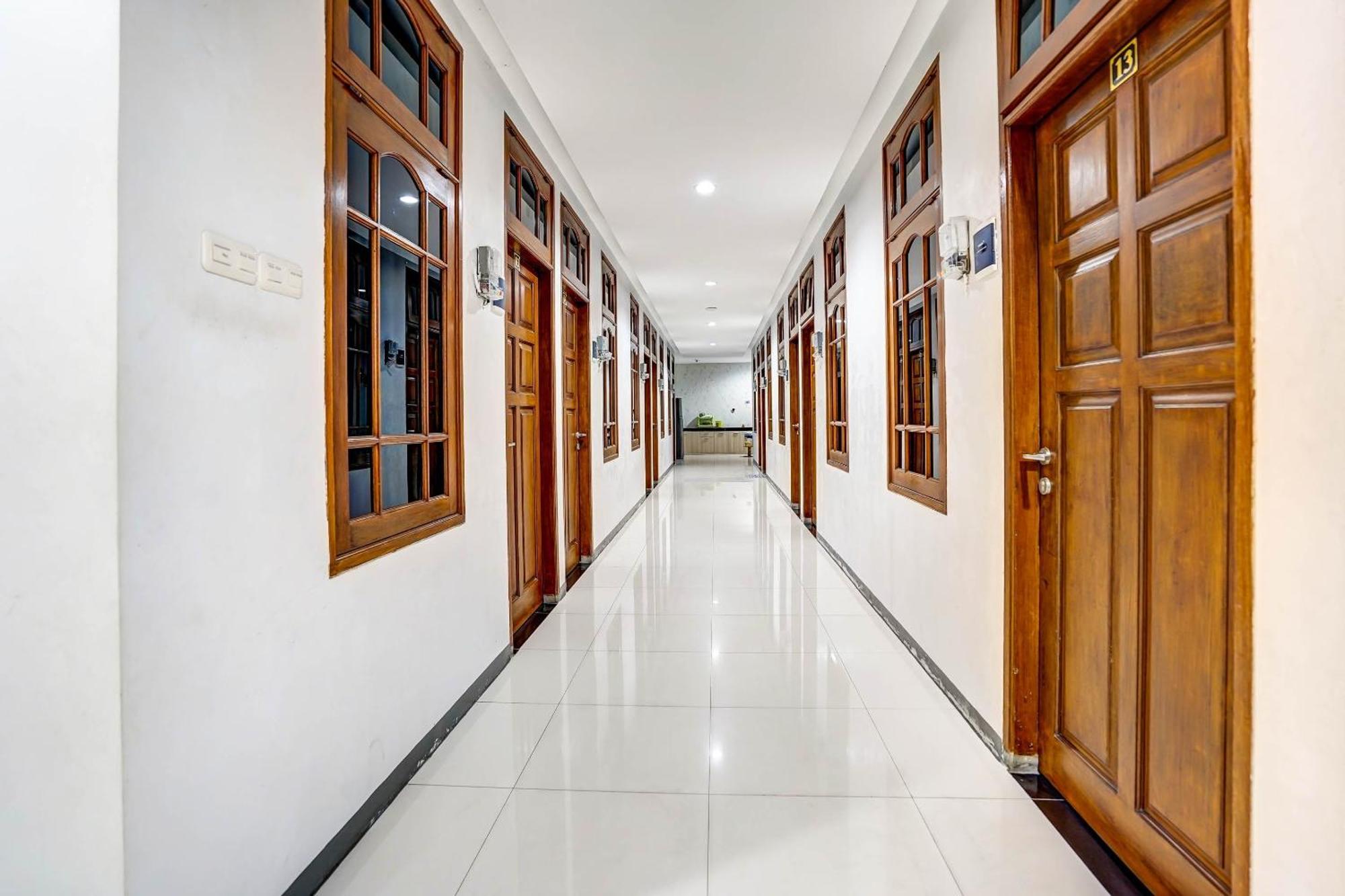 Oyo 90891 Parang Kusumo Residence Krembangan Ngoại thất bức ảnh