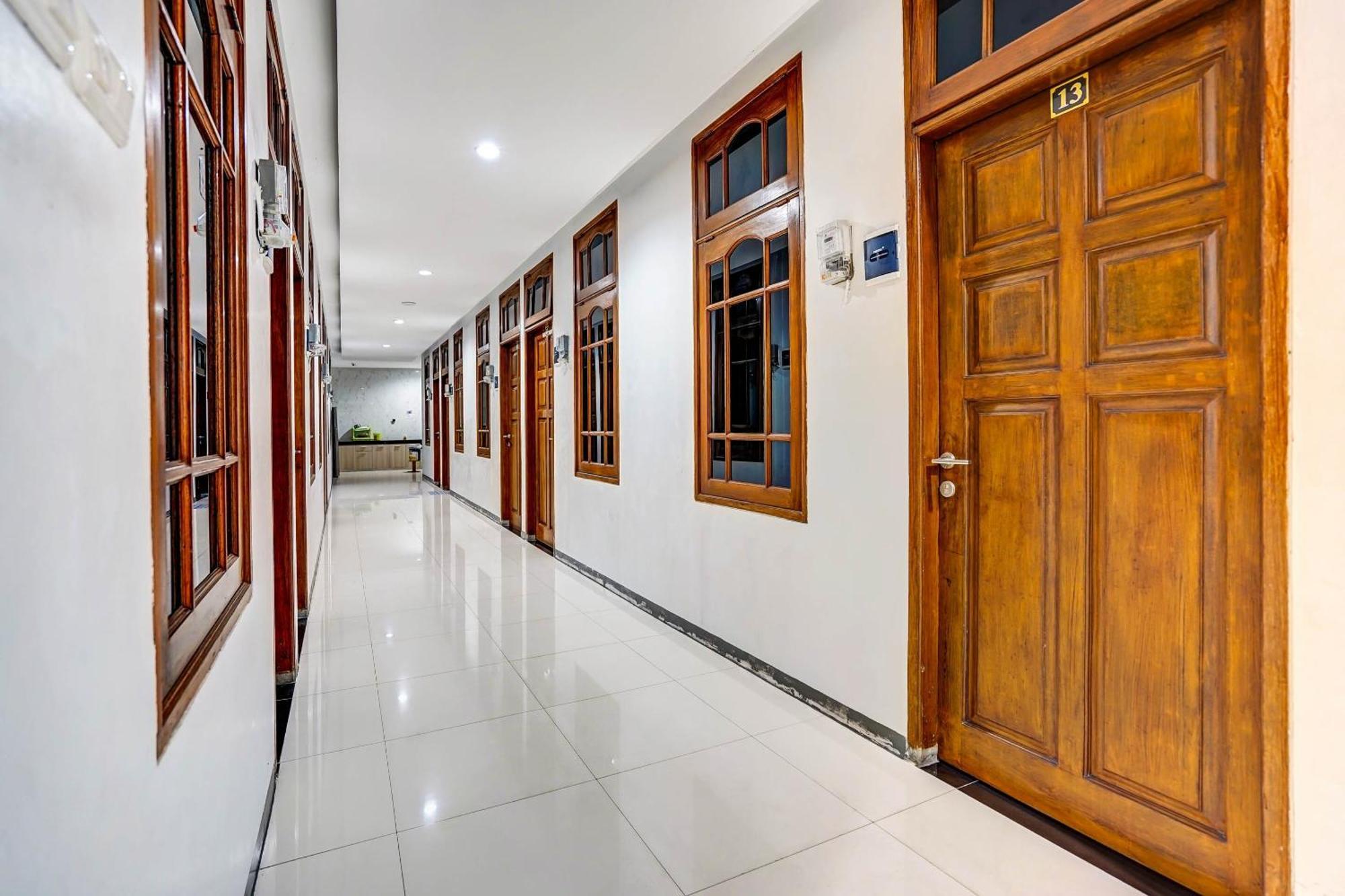 Oyo 90891 Parang Kusumo Residence Krembangan Ngoại thất bức ảnh