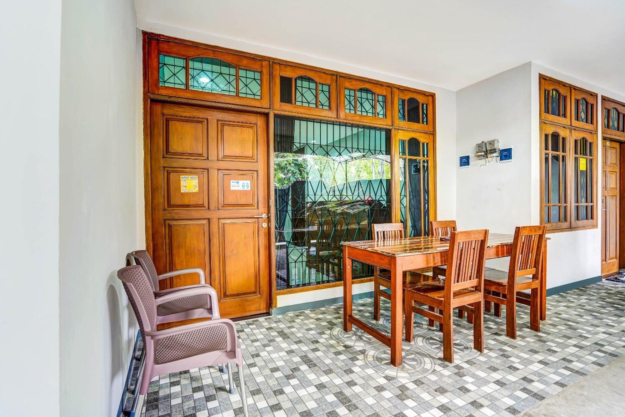 Oyo 90891 Parang Kusumo Residence Krembangan Ngoại thất bức ảnh