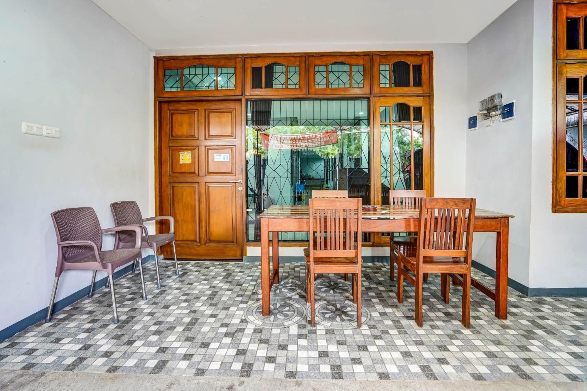 Oyo 90891 Parang Kusumo Residence Krembangan Ngoại thất bức ảnh