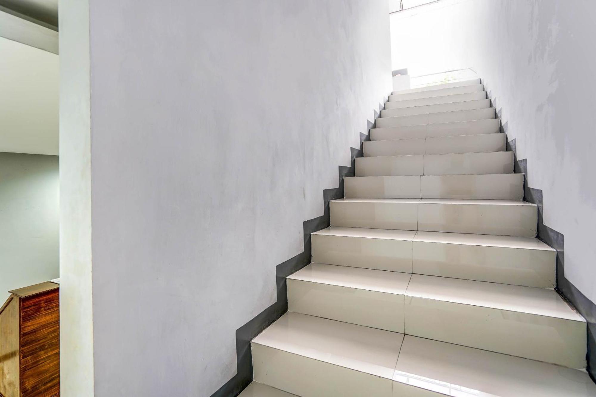 Oyo 90891 Parang Kusumo Residence Krembangan Ngoại thất bức ảnh
